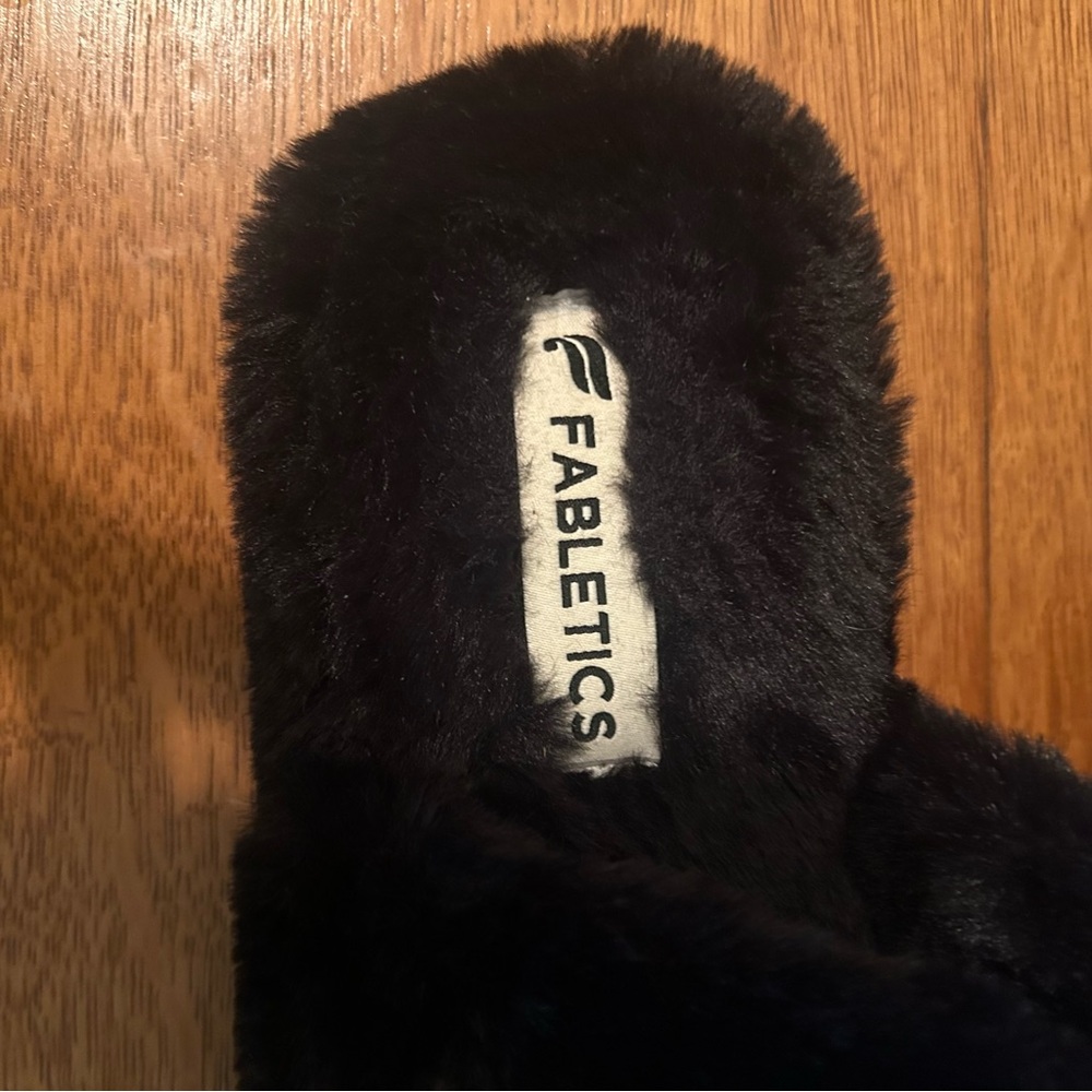 NEW FABLETICS Cozy Black Faux Fur Slides Sandals Size 10 - Picture 9 of 10